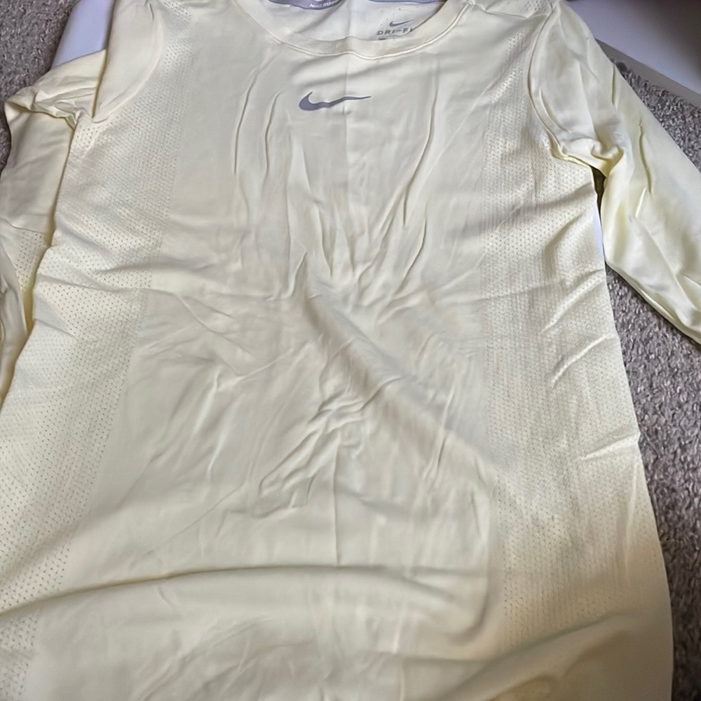 Dri fit yellow running active shirt Nike brand new size xs long sleeve